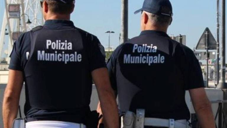 Rimini, accampamento abusivo sul sentiero del Marecchia: interviene la Polizia