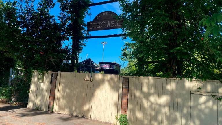 L’ingresso della Taverna Bukowski a Marina di Ravenna