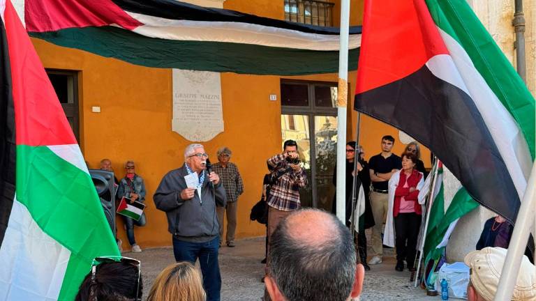 Bandiere palestinesi in piazza del Popolo