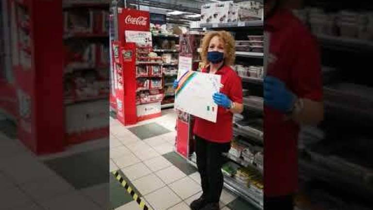 Coronavirus, il flash mob alla Coop di Riccione - VIDEO