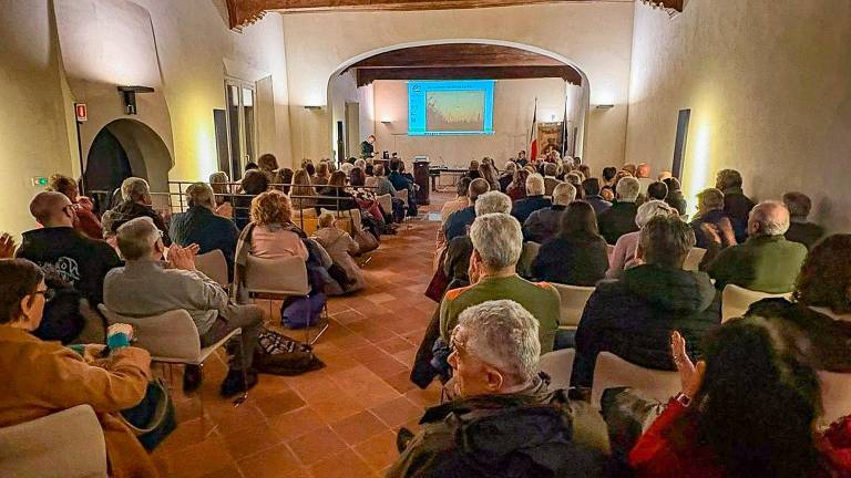 “Il lupo non è pericoloso per l’uomo e i cani tenuti al guinzaglio non corrono rischi”: un affollato incontro a Lugo