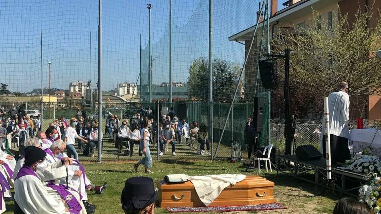 Cesena, tanta gente ai funerali di don Guido Rossi