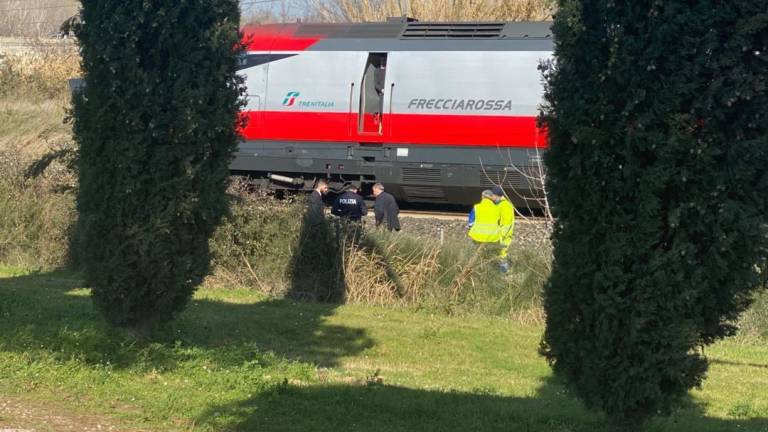 Giovane muore investito dal treno Frecciarossa vicino alla stazione di Cesena