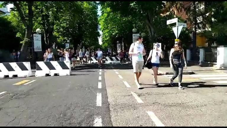 Cremonini a Imola: l'arrivo dei fan all'autodromo / VIDEO