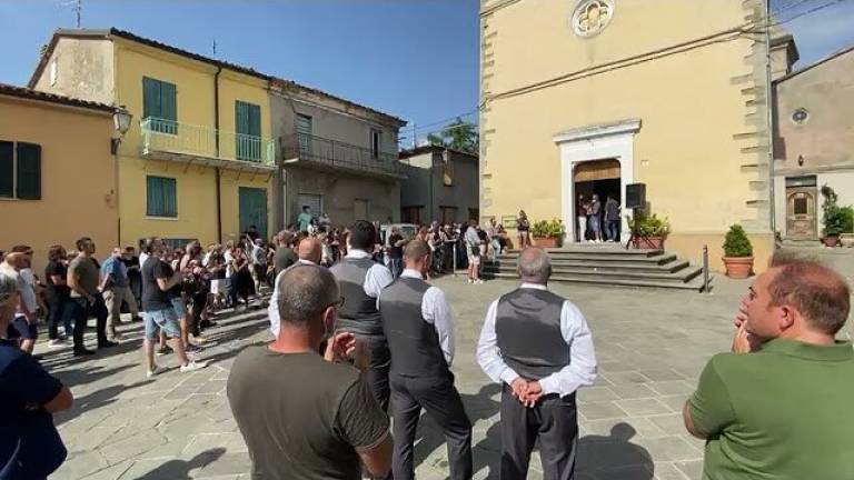 Canzoni e lettere per il funerale di Michele Monti - VIDEO