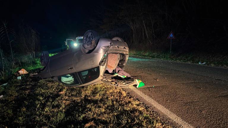 Cesena. Auto cappotta sulla Fondovalle Uso, un ferito