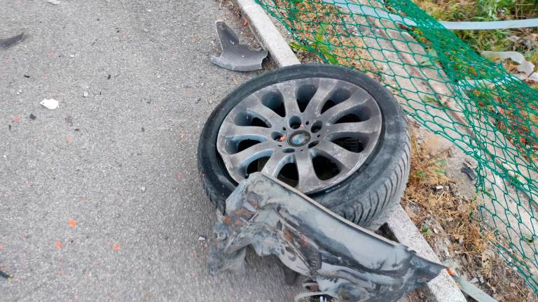 Cesena, incidente in via Cerchia di Martorano: perde il controllo dell’auto e si schianta contro le serre