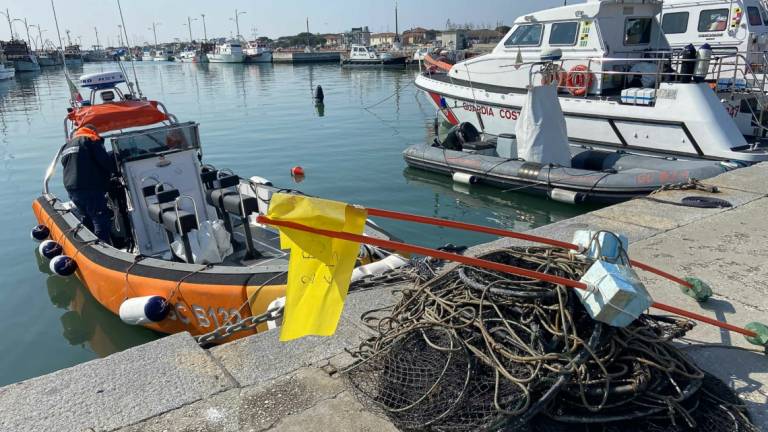 Ravenna, pescatore rischia fino a 6mila euro di multa per 20 bertovelli in zona vietata