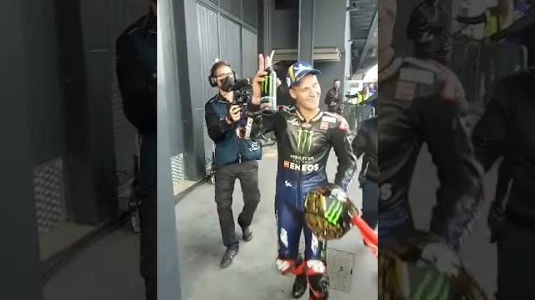 La passerella dei primi tre e del campione del mondo Quartararo / VIDEO