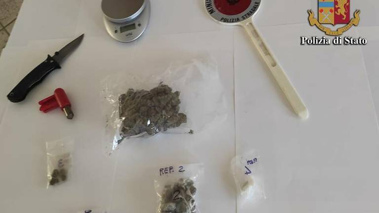 Cesena, arnesi da scasso e marijuana: 21enne denunciato