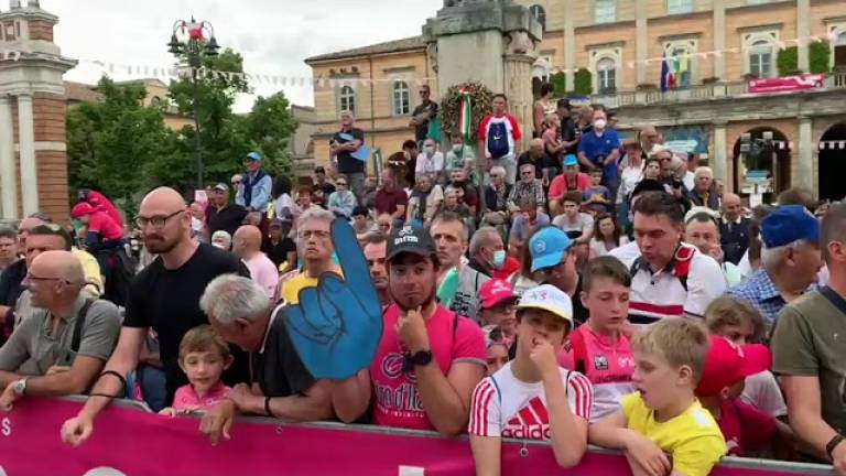 Santarcangelo, i colori della partenza del Giro d'Italia VIDEO