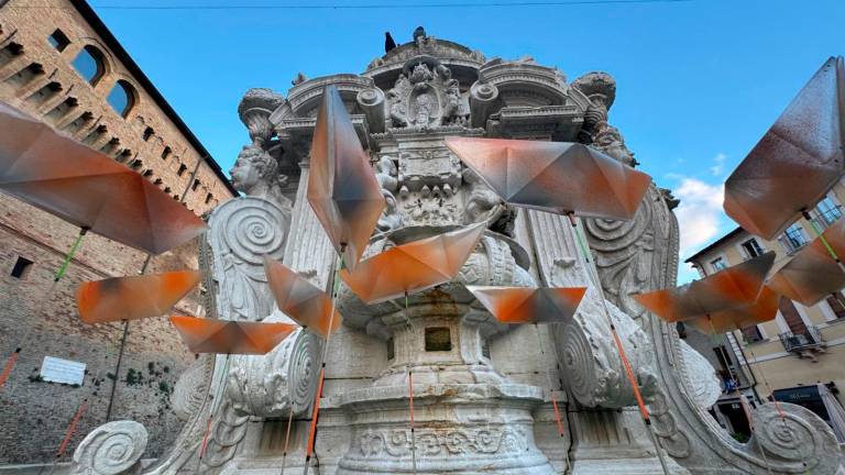 Blitz artistico per Gaza alla Fontana Masini di Cesena FOTOGALLERY