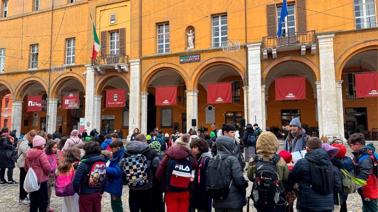 Cesena, Piazza del Popolo invasa dai bambini per la “Giornata dei diritti dell’infanzia e dell’adolescenza” VIDEO GALLERY