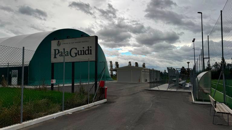 San Mauro Pascoli, pronti gli spogliatoi al palazzetto: prende forma la “cittadella dello sport”