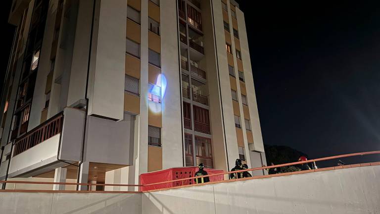 Cesena, una donna si barrica in casa con la figlia: Vigili del Fuoco e forze dell’ordine in azione VIDEO GALLERY