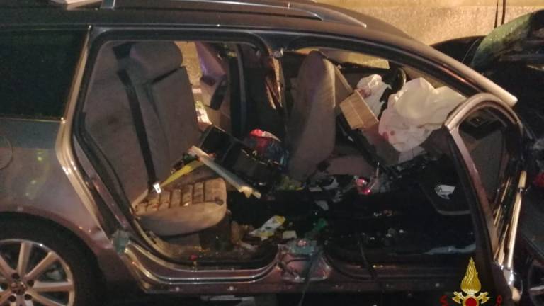 Incidente mortale in A14 a Cesena, i due morti erano nudi in auto