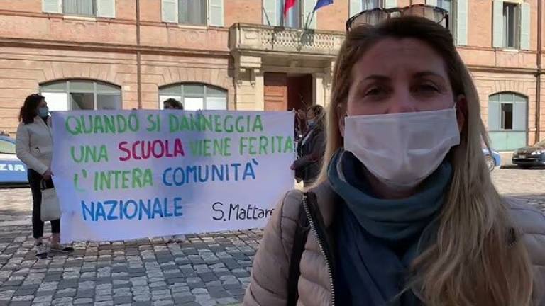 Le mamme protestano in prefettura di Rimini: Pandemia educativa