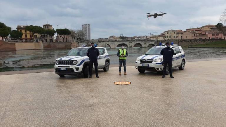 Coronavirus, in volo il primo drone di Rimini