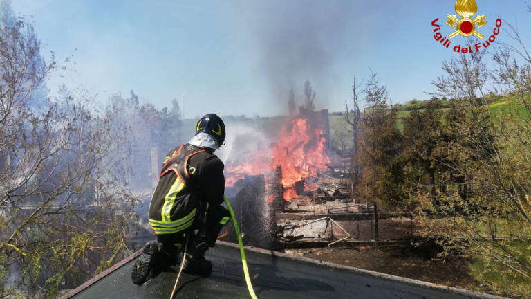 Casteldelci, il video dell'incendio