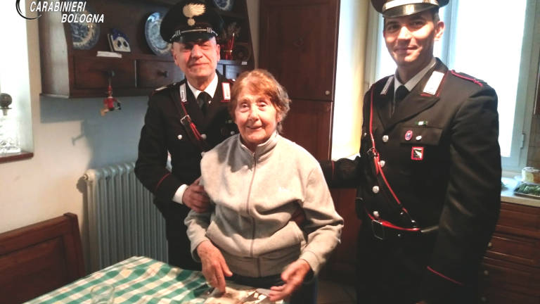 Castel San Pietro, fiamme in appartamento: anziana salvata dai carabinieri