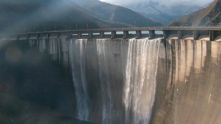 Diga di Ridracoli, una suggestiva cascata di primavera VIDEO