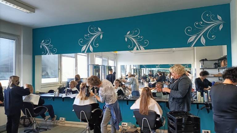 Domenica i parrucchieri al lavoro per lo Ior: una messa in piega di beneficenza