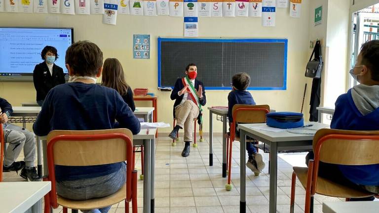 Cesena, il sindaco intervistato alla scuola elementare di Saiano