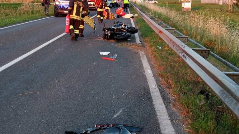 Cervia: scontro tra auto e moto sulla Salara, morto il motociclista