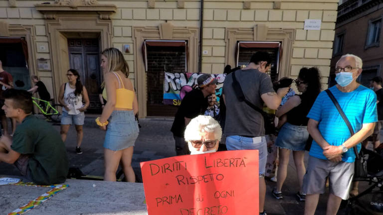 Rivolta Gaya a Imola, in piazza oltre cento persone