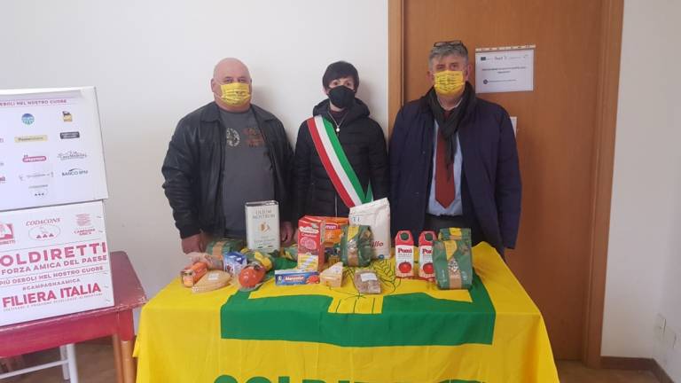 Cesena, da Coldiretti 300 chili di alimenti alle famiglie in difficoltà di Roncofreddo
