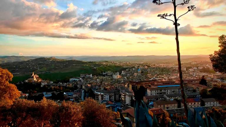 Visitare la Sicilia dal centro: perché Caltanissetta è una base strategica per esplorare l’isola