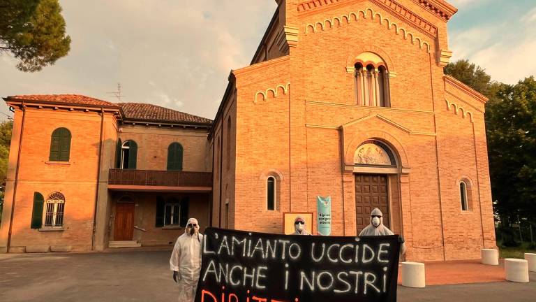 Misano. La protesta contro il deposito di amianto