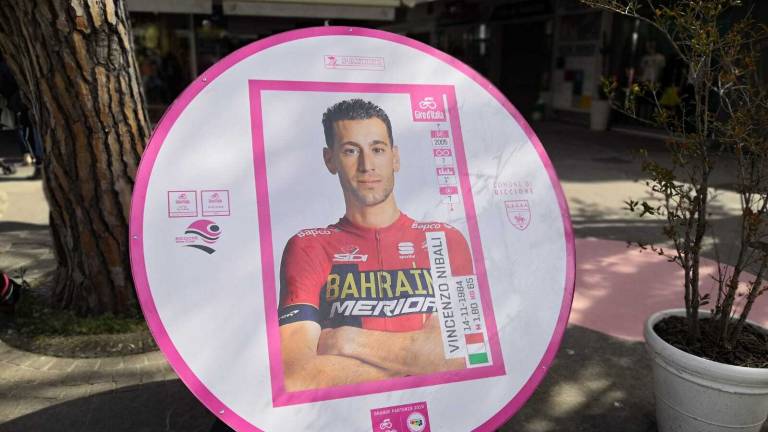 Riccione, nuova collocazione per le maxi biglie del Giro d'Italia