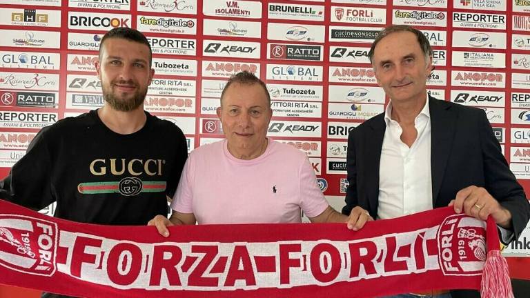Calcio D, doppio colpo Forlì: arrivano Petrucci e Ronchi