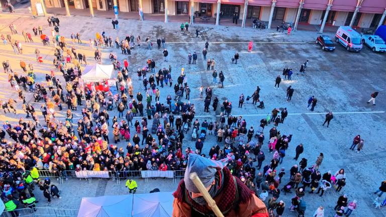 Imola, in piazza sono tornate le Befane del Cai con una settimana di ritardo GALLERY FOTO MMPH