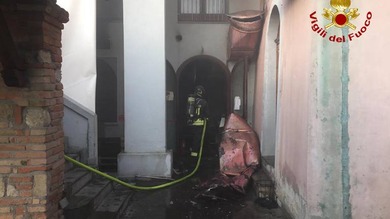 Bertinoro, fiamme alla Ca' de Be'