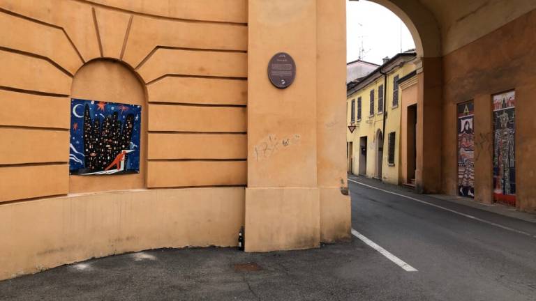Abbellimenti nelle nicchie delle mura a Cesena