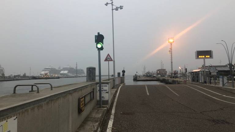 Marina di Ravenna, semaforo verde ma il traghetto non c'è