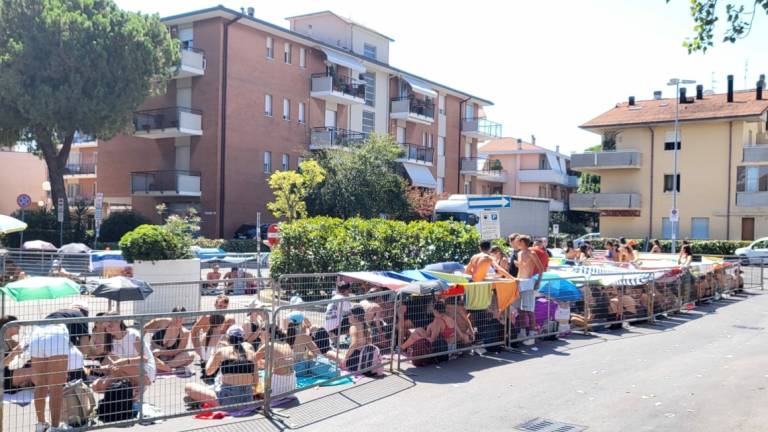 Cattolica: Blanco suona alle 21, ma tanti fans sono già in fila sotto il sole