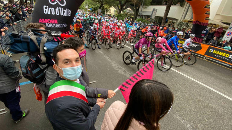 Ciclismo, Giro d'Italia: è iniziata la tappa... Nove Colli (video)