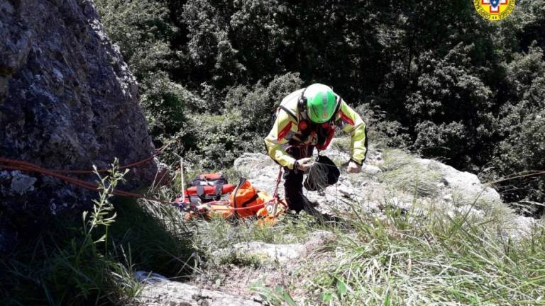 Cede un chiodo: alpinista del Cai di Ravenna cade da 15 metri