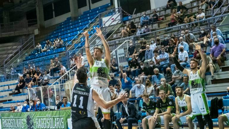 Basket B play-off, la fotogallery di Raggisolaris-Ruvo 87-79