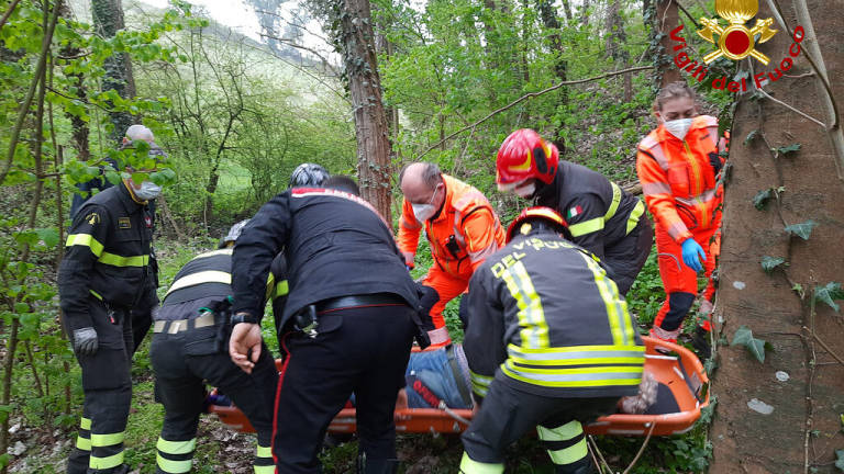 Civitella, cade in un dirupo: ferito anziano