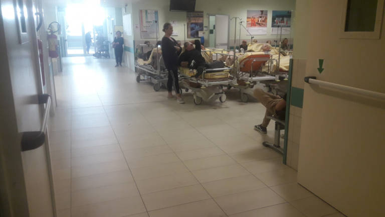 Ravenna, mia madre 30 ore in barella senza cibo né acqua all'ospedale