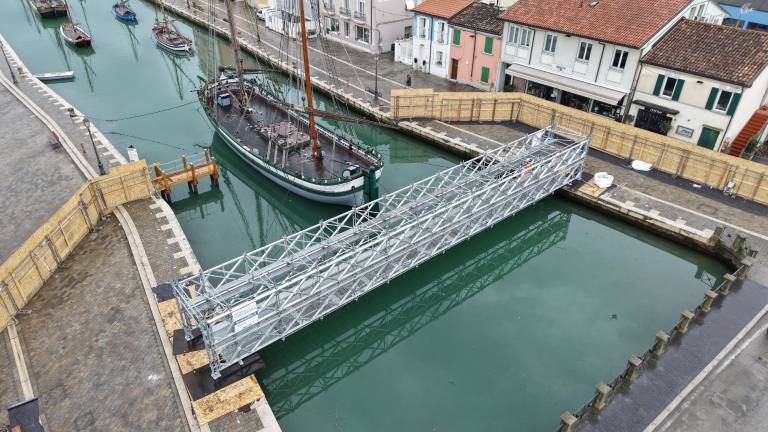 Cesenatico, completata la posa della passerella per il Ponte del Gatto