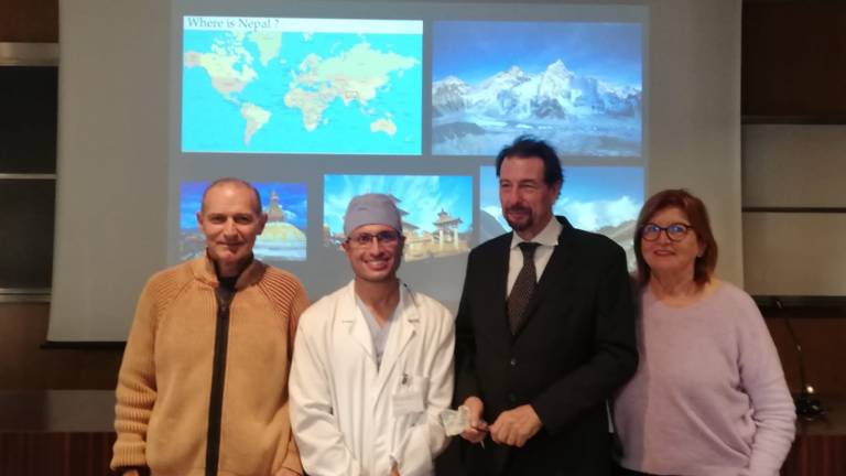 Cesena, dal Nepal al centro grandi ustionati della Romagna: storia di un giovane chirurgo