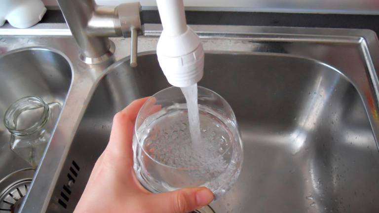 Imola, scuola Campanella, dubbi sull’acqua, le analisi tranquillizzano: “Potabile”