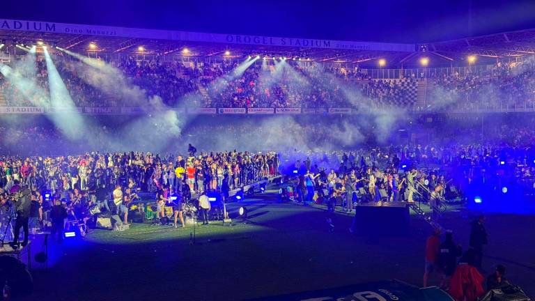 Il maltempo in Romagna fa posticipare l’orario del concerto per i 10 anni del Rockin’1000 a Cesena