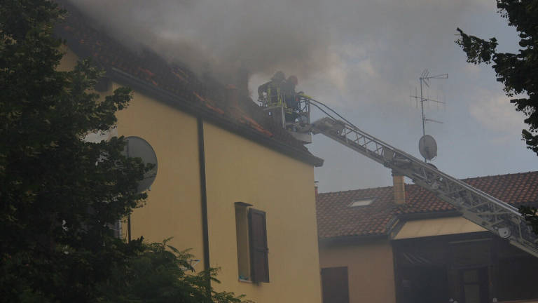 Ravenna, case inagibili per un incendio a Fosso Ghiaia: evacuate 5 persone