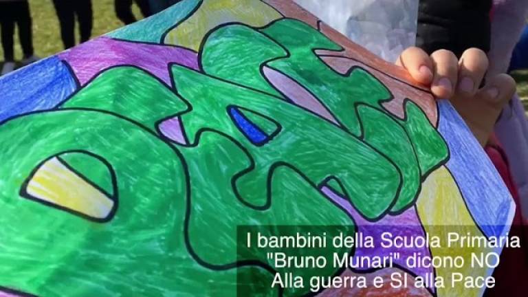 Il messaggio di pace dei bimbi della scuola elementare Munari a S. Egidio di Cesena